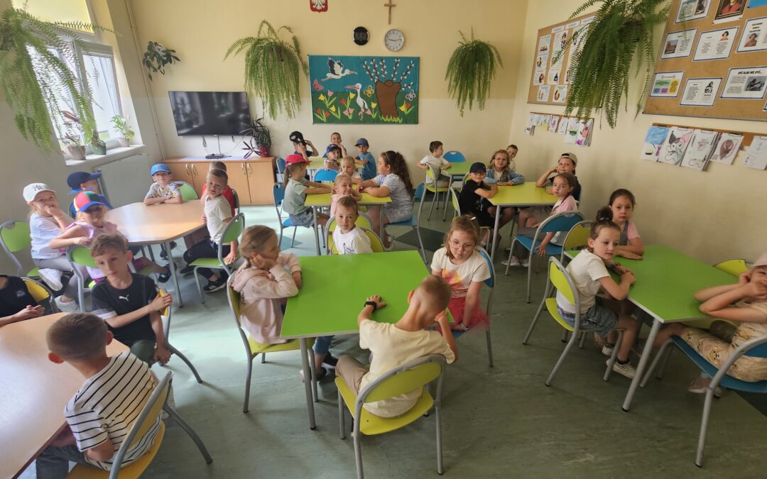 Kreciki i Biedronki zwiedzają szkołę 🏣