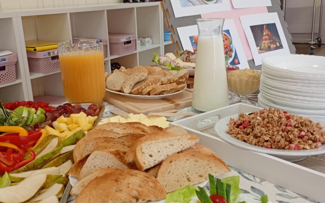 Dzień Zdrowego Śniadania 🍍🥦🥬🥒🍅🍞🧀🥚🍇🍎🍐
