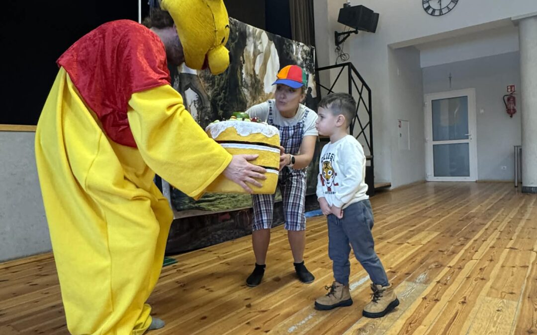 Przedstawienie, pt.: „Urodziny Kubusia Puchatka”.