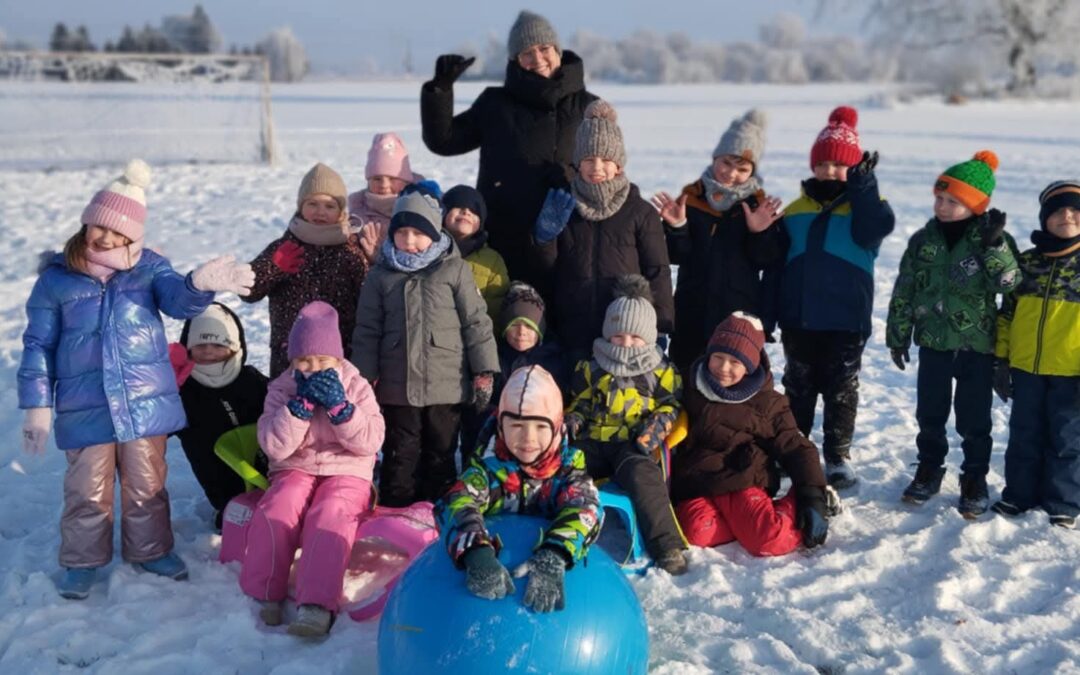 „Pszczółki” na zimowym wychowaniu fizycznym ❄️